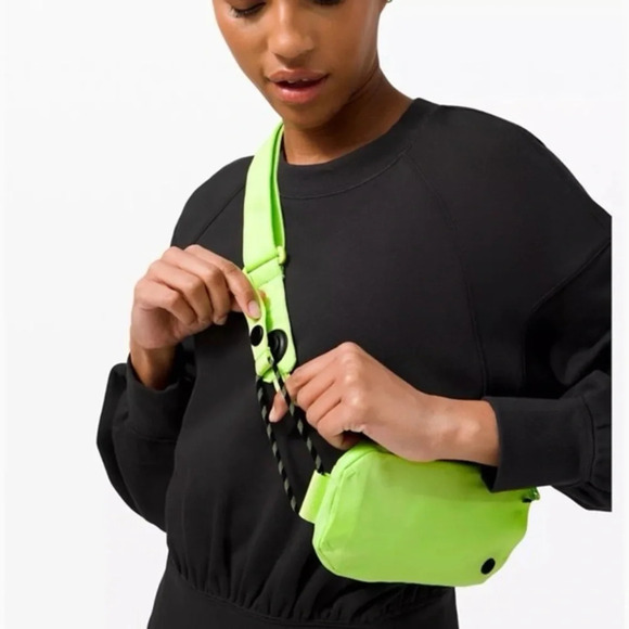 🆕💚 Lululemon Pop It Off Crossbody - Neo Mint - Picture 6 of 6